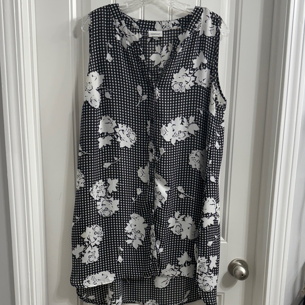 Avenue Black and White Floral Tank Top Size 14/16
